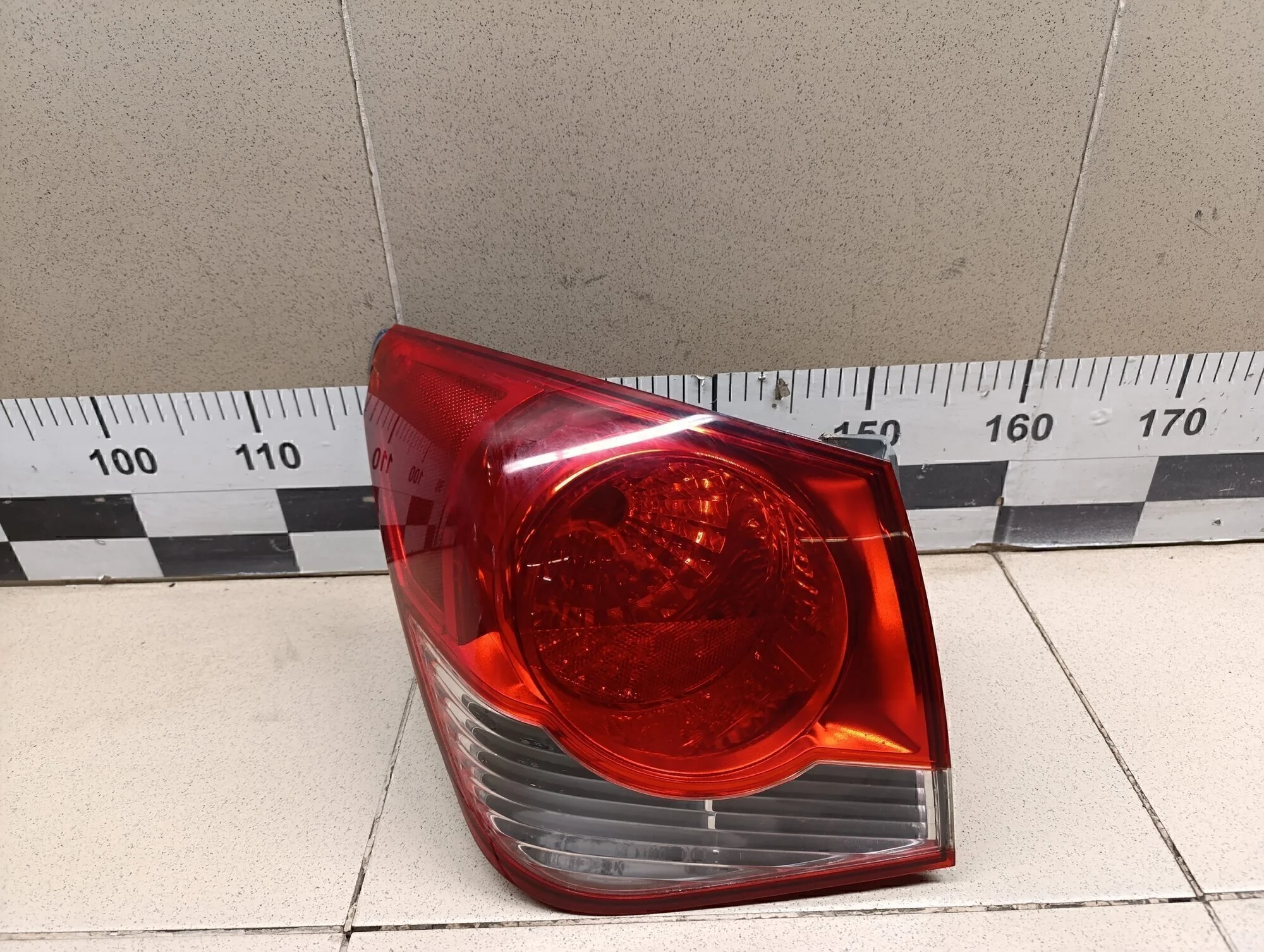 Фонарь задний наружный левый Cruze 2009-2016