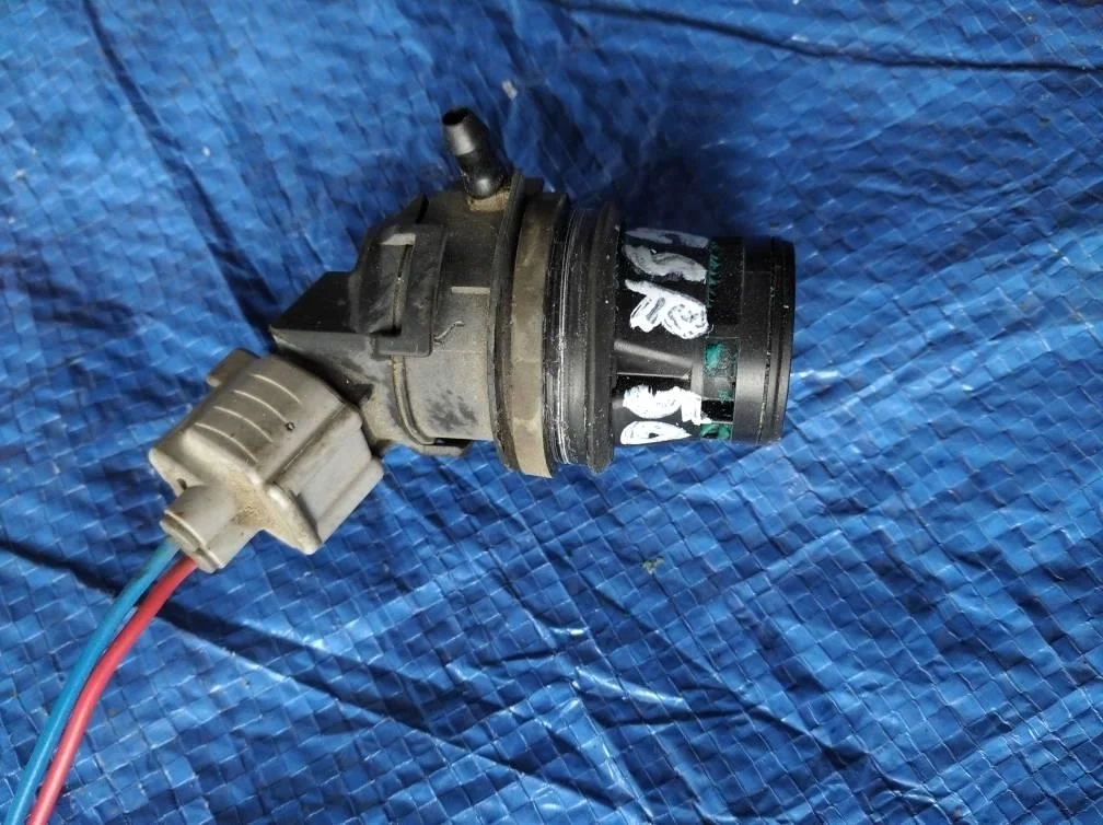 Б.у. насос омывателя TOYOTA ESTIMA GSR50 TOYOTA ESTIMA GSR50