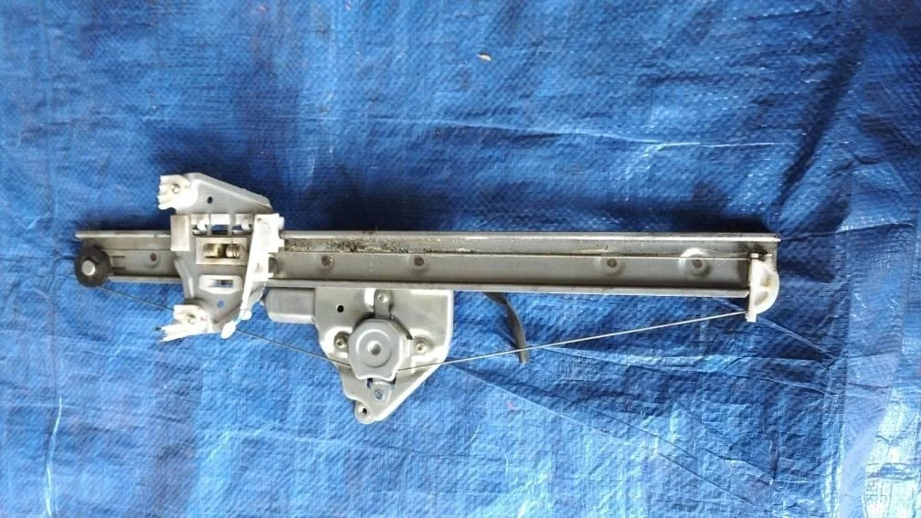 Б.у. стеклоподъемник SUZUKI GRAND VITARA JB424 SUZUKI GRAND VITARA JB424