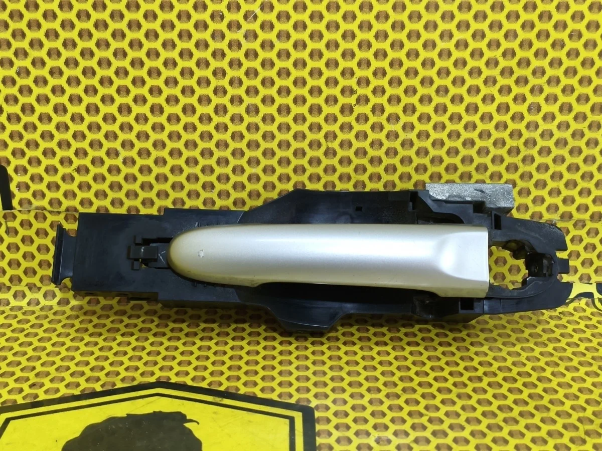 Ручка двери наружная Nissan Juke 2011 806401KK0D F15 MR16DDT, передняя левая