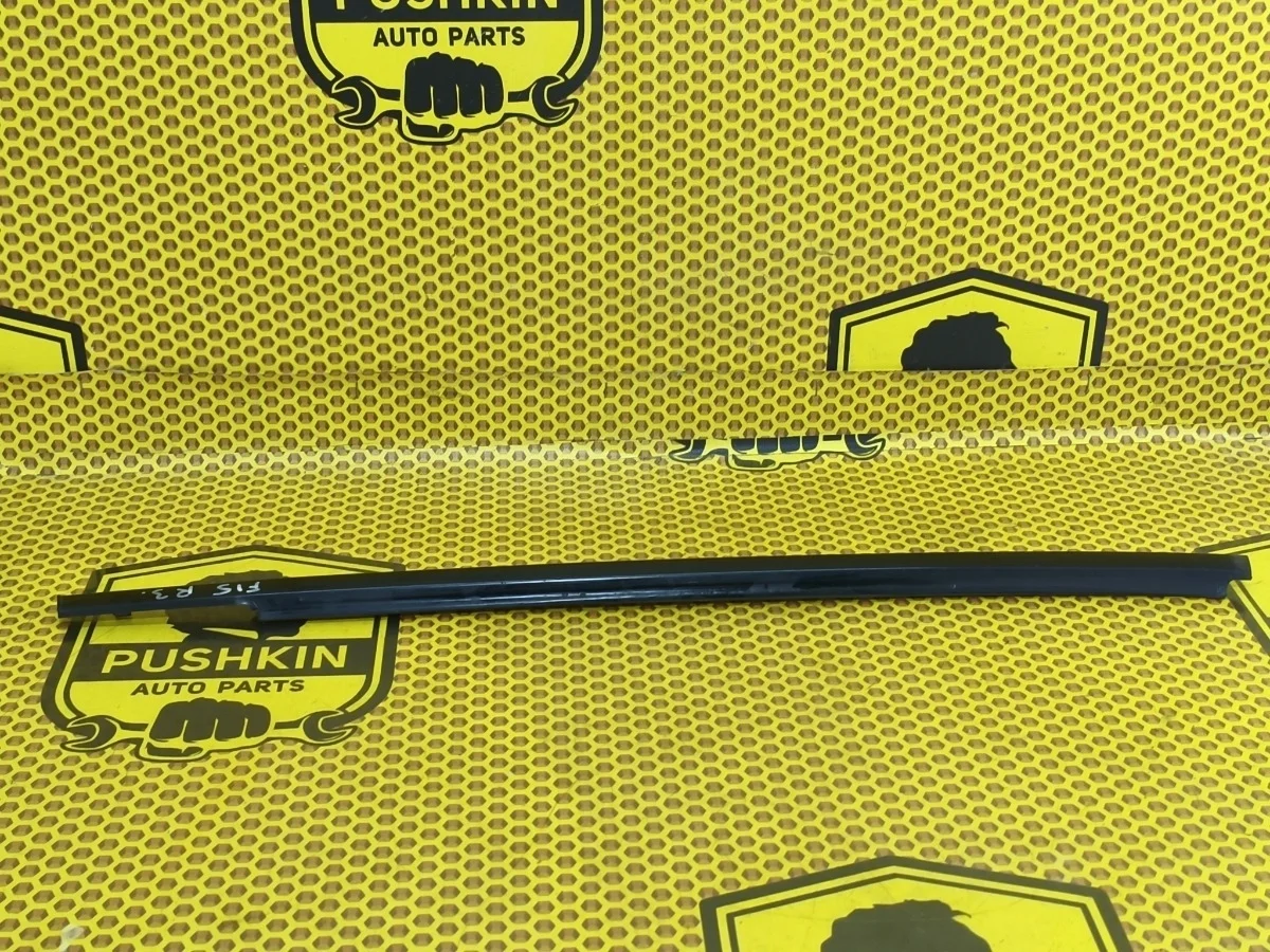 Бархотка внешняя Nissan Juke 2011 828201KA0A F15 MR16DDT, задняя правая