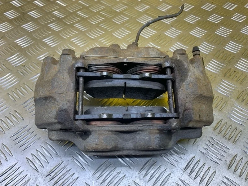 Суппорт передний правый Toyota Land Cruiser Prado 150 (2009-2023) 2013 4773060300 ВНЕДОРОЖНИК 3.0 D 1KDFTV