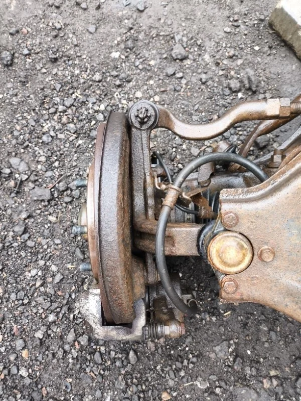 Кулак поворотный левый Mitsubishi L200 (2006-2015) 2006 MR992377 ПИКАП 2.5 D 4D56