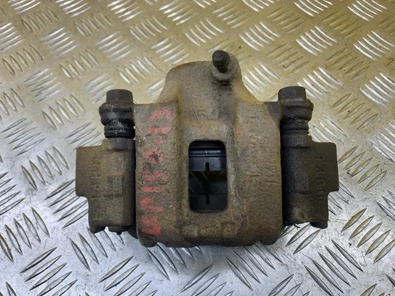 Суппорт задний правый Toyota Land Cruiser Prado 150 (2009-2023) 2013 4773034030 ВНЕДОРОЖНИК 3.0 D 1KDFTV