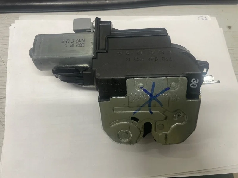 Замок крышки багажника Porsche Cayenne 2014 958