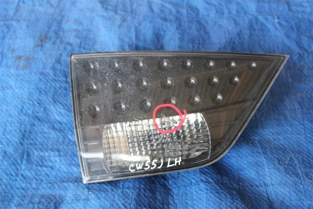 Б.у. фонарь внутренний MITSUBISHI OUTLANDER XL CW5W MITSUBISHI OUTLANDER XL CW5W