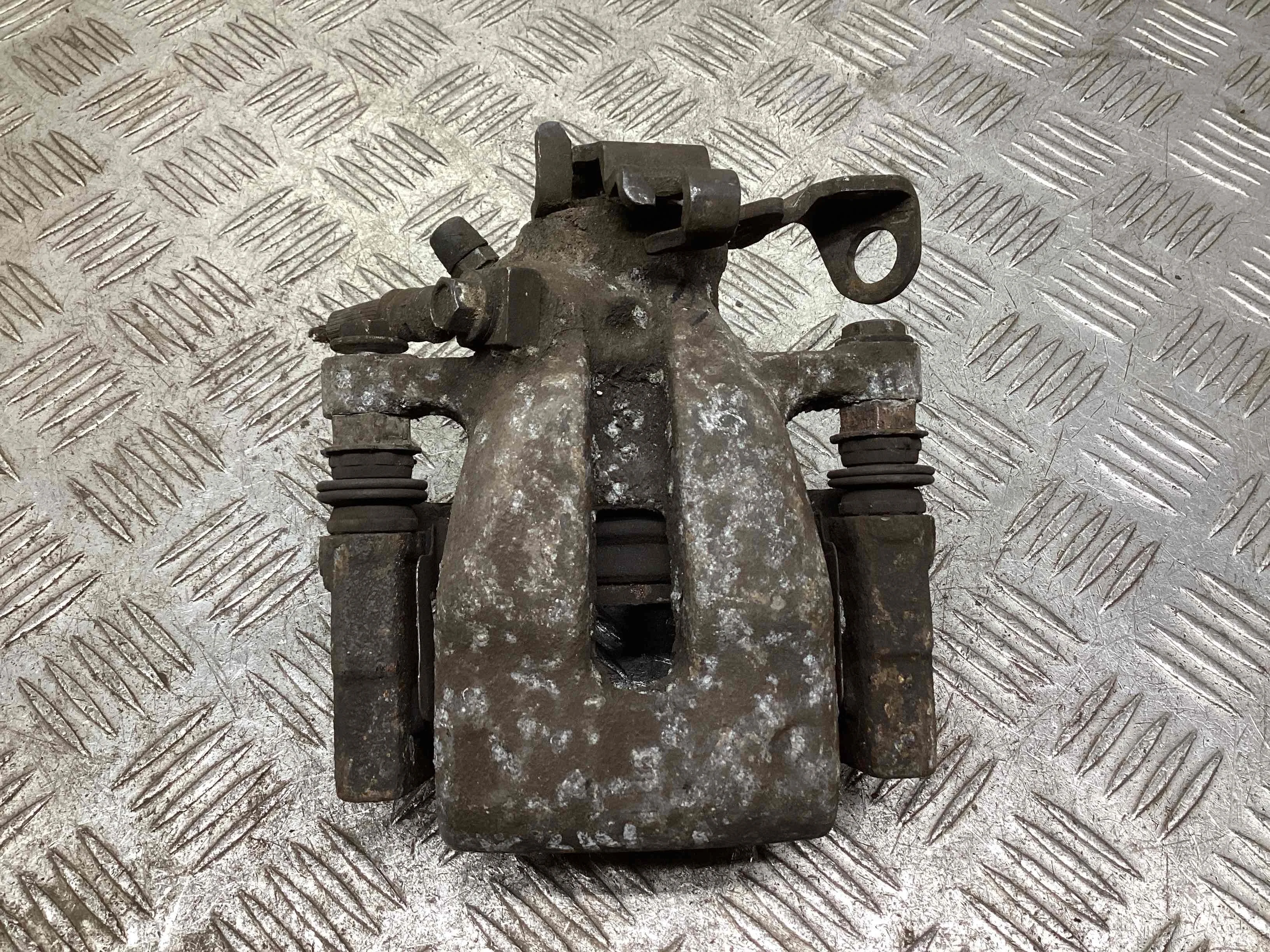 Суппорт задний левый Opel Astra Astra H 2007-2010 рестайлинг 2007 1,6 Бензин МКПП 5ст. Универсал.