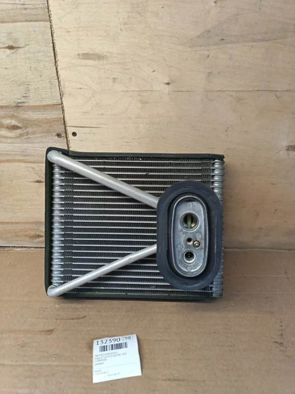 Радиатор кондиционера Nissan X-Trail 2001 NT30