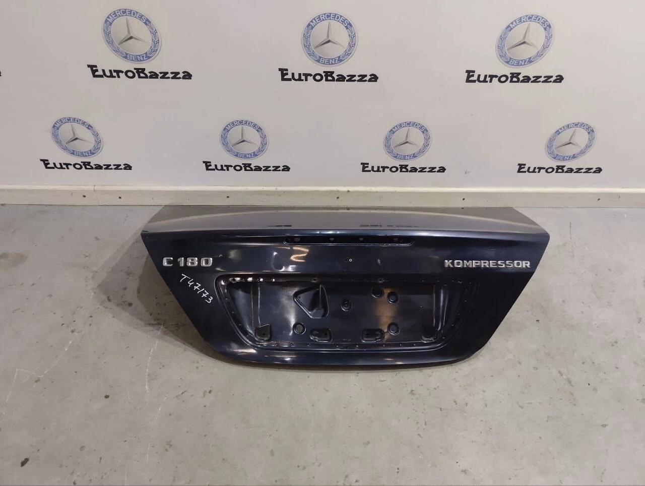 Крышка багажника Mercedes W203
