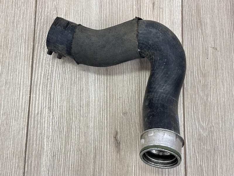 Патрубок интеркулера Audi Q7 2006-2015 4L