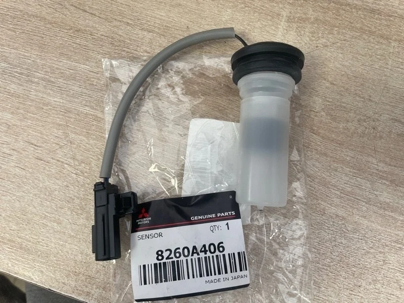 ДАТЧИК УРОВНЯ ЖИДКОСТИ БАЧКА ОМЫВАТЕЛЯ MITSUBISHI OUTLANDER 3 2012 2013 2014 2015 2016 2017 2018 2019 2020 2021 2022 2023 8260A406 GF