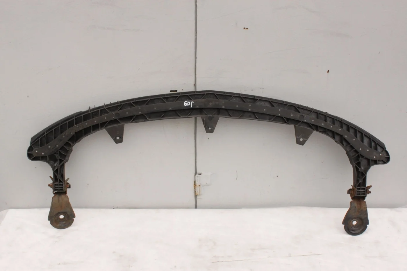 Ограничитель столкновения б/у Опель Астра J 09-