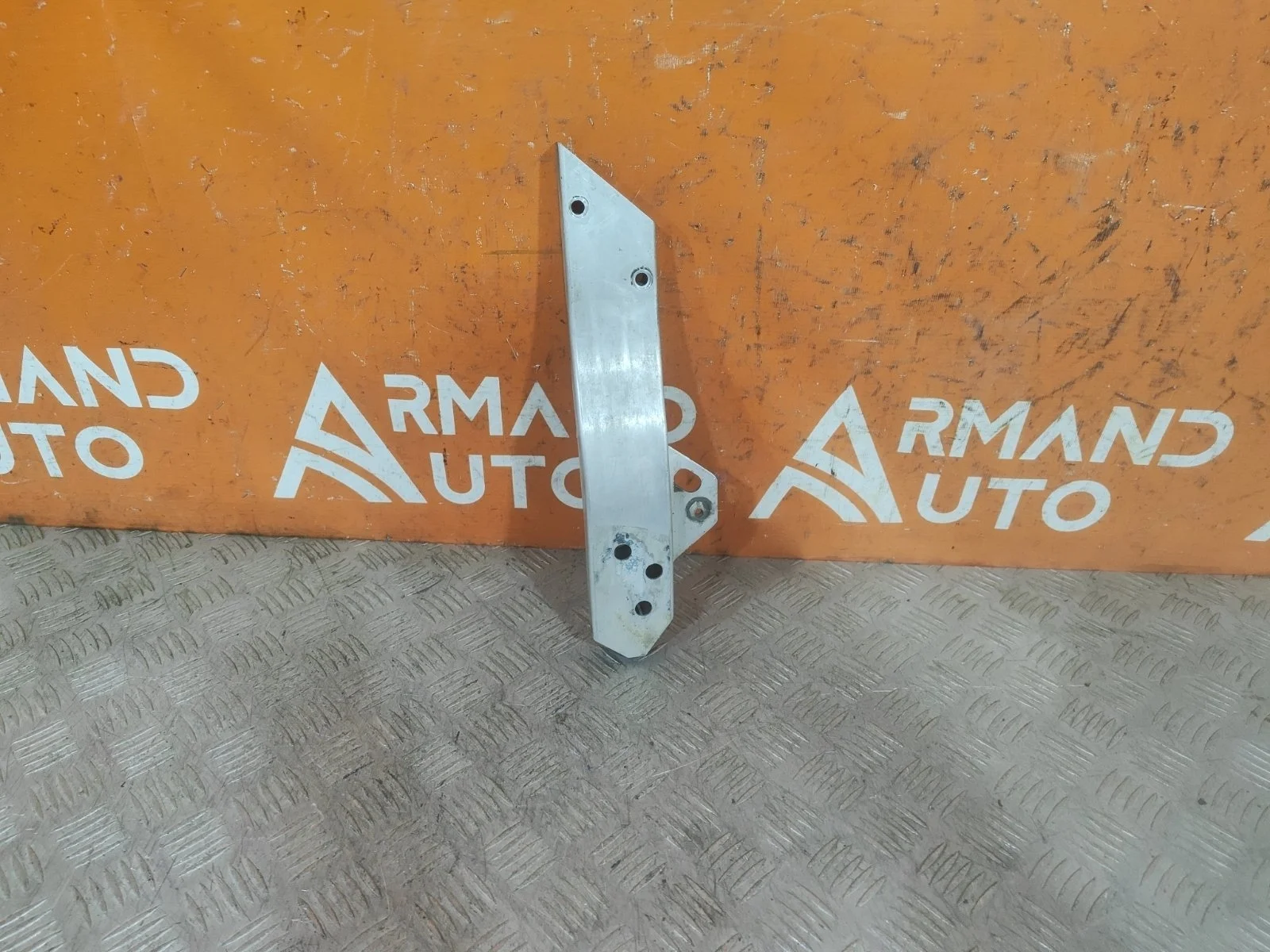 Кронштейн панели радиатора Mercedes -Class 2016-нв W213, S213, C238