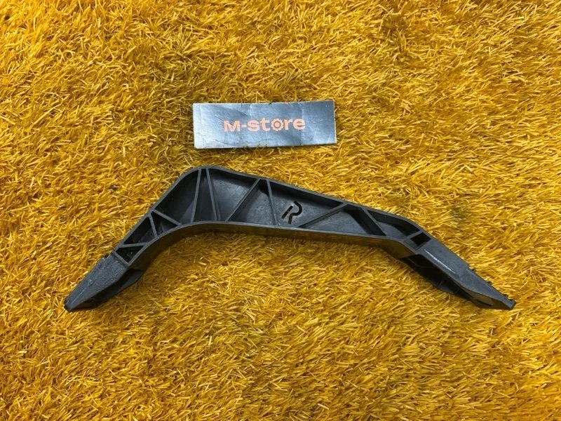 Кронштейн радиатора Audi Q3 2012 8U0805528 8U CPSA, правый