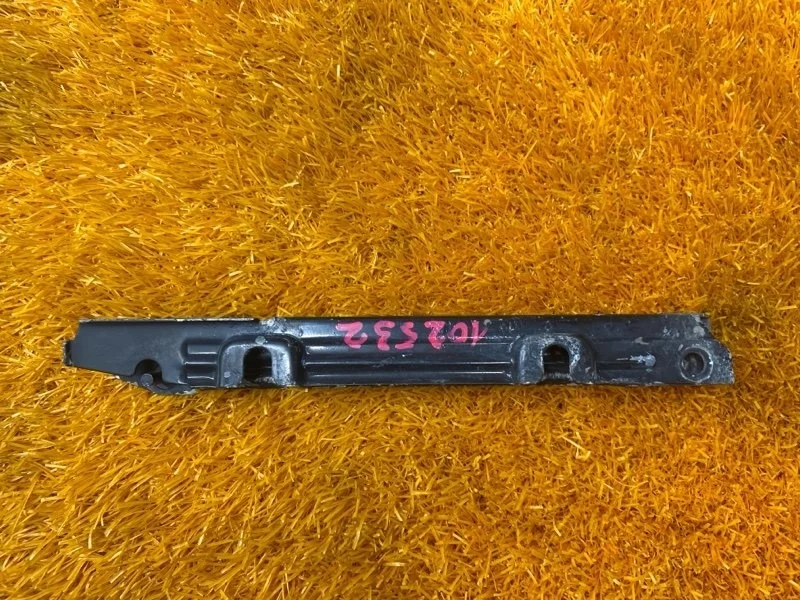 Крепление бампера Mercedes-Benz C-Class 2006 A2038801214 W203 271.940, переднее правое