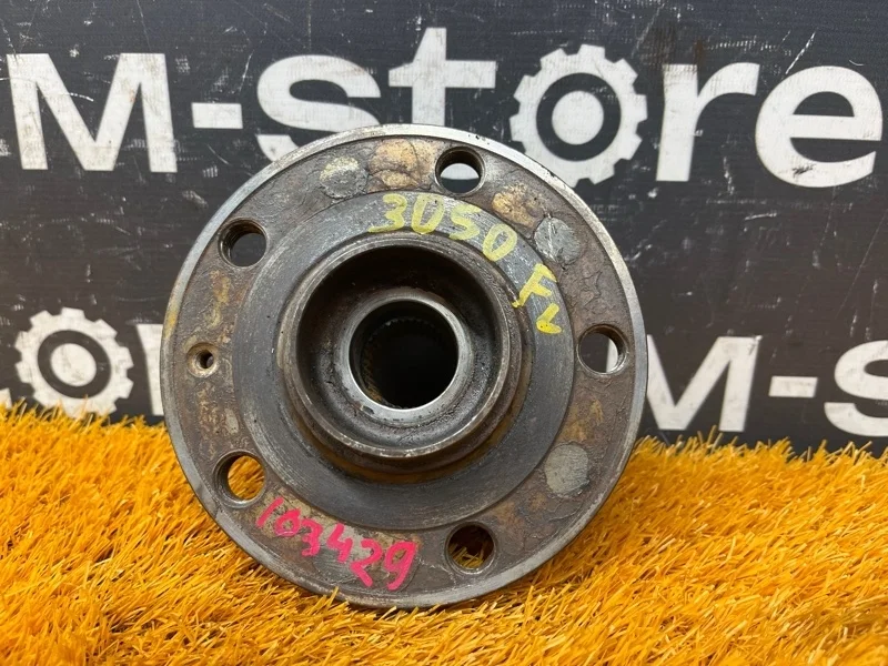 Ступица Audi Q3 2012 5K0498621 8U CPSA, передняя левая