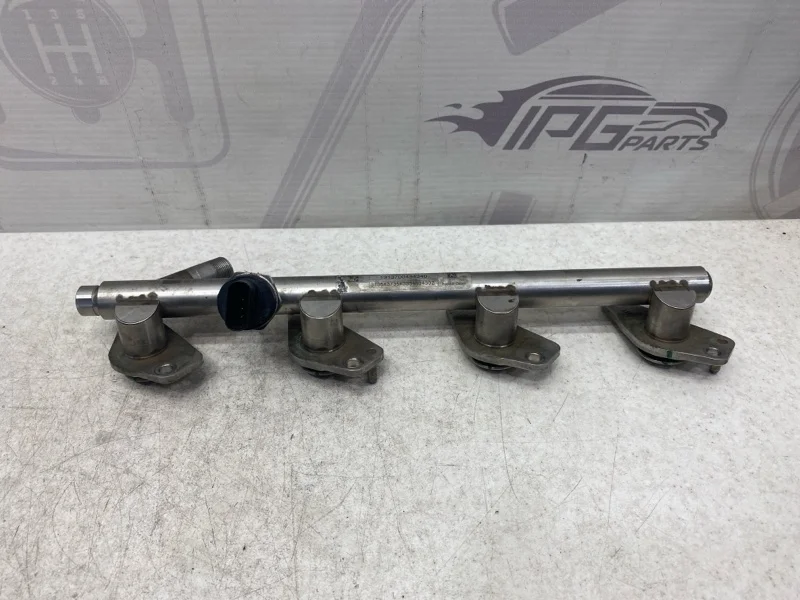 Топливная рампа с датчиком Mercedes-benz 2013 W212