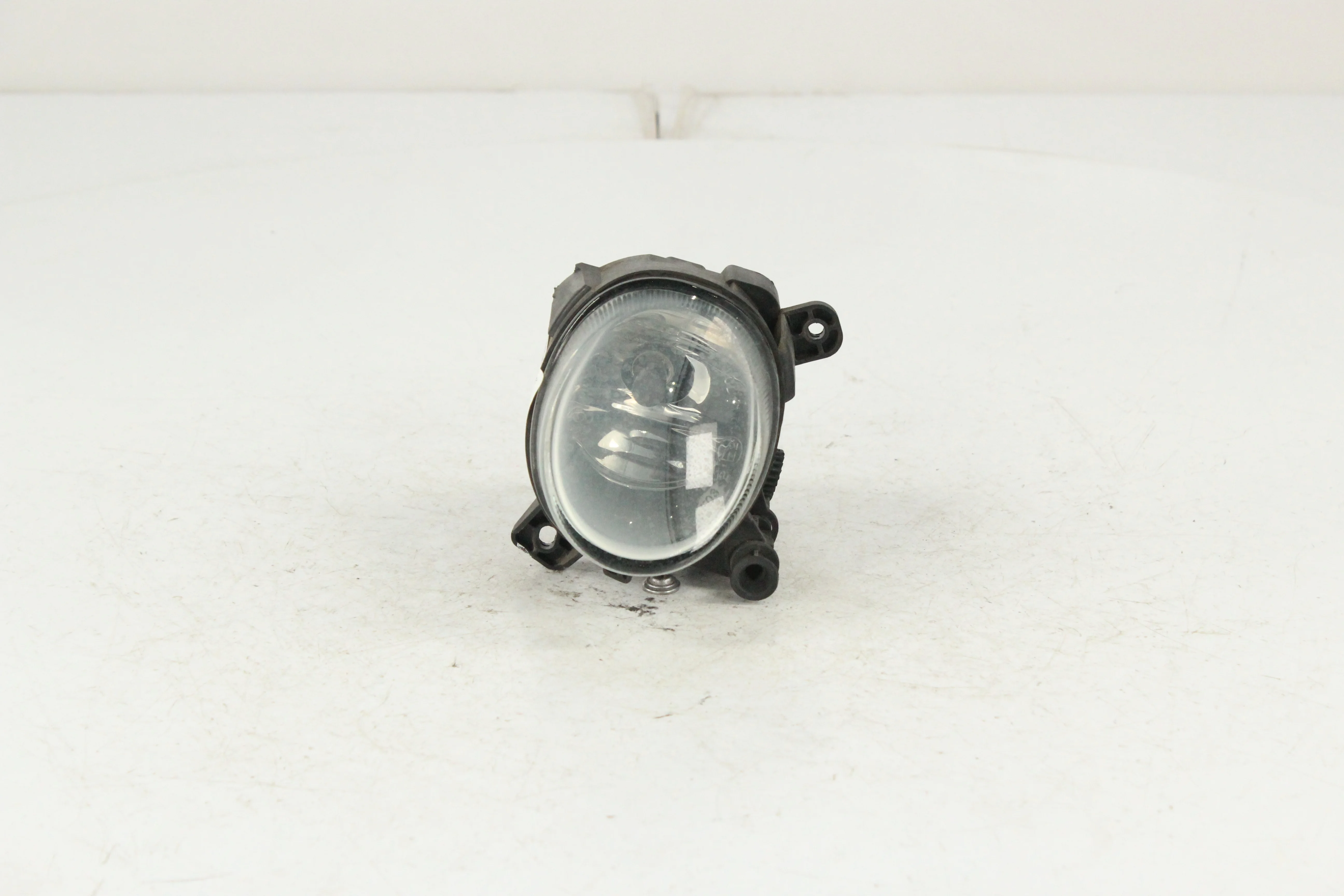 ТУМАНКА AUDI VOLKSWAGEN ЛЕВО 8T0941699 NA6680Z