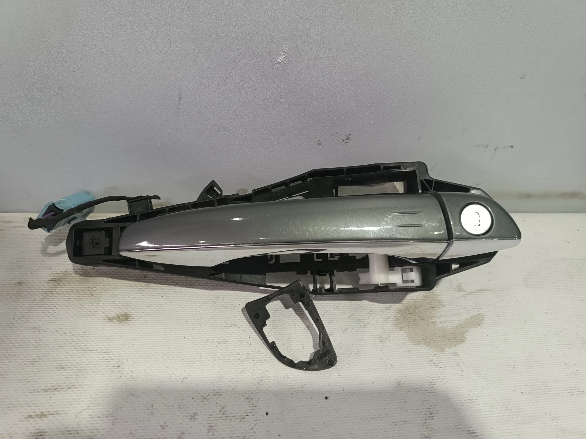 РУЧКА ДВЕРИ ВНЕШНЯЯ PEUGEOT CITROEN ПЕРЕД ПРАВО 1606874680 серый NA7608Z