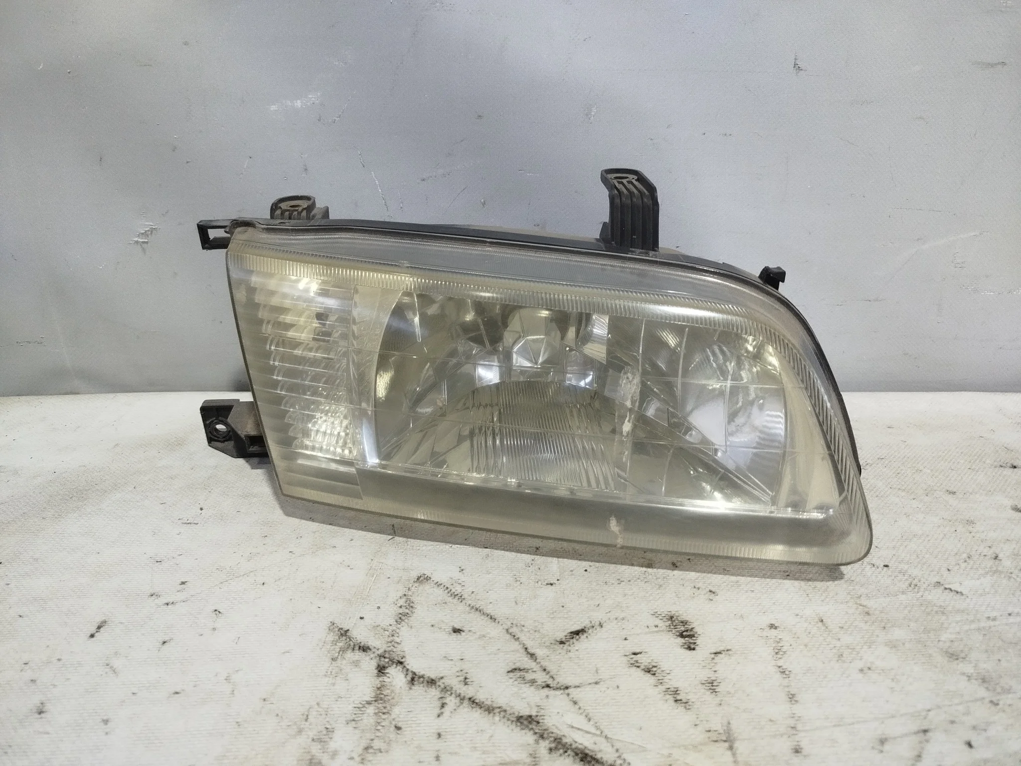 ФАРА NISSAN ПРАВО 260104M429 DY445Z