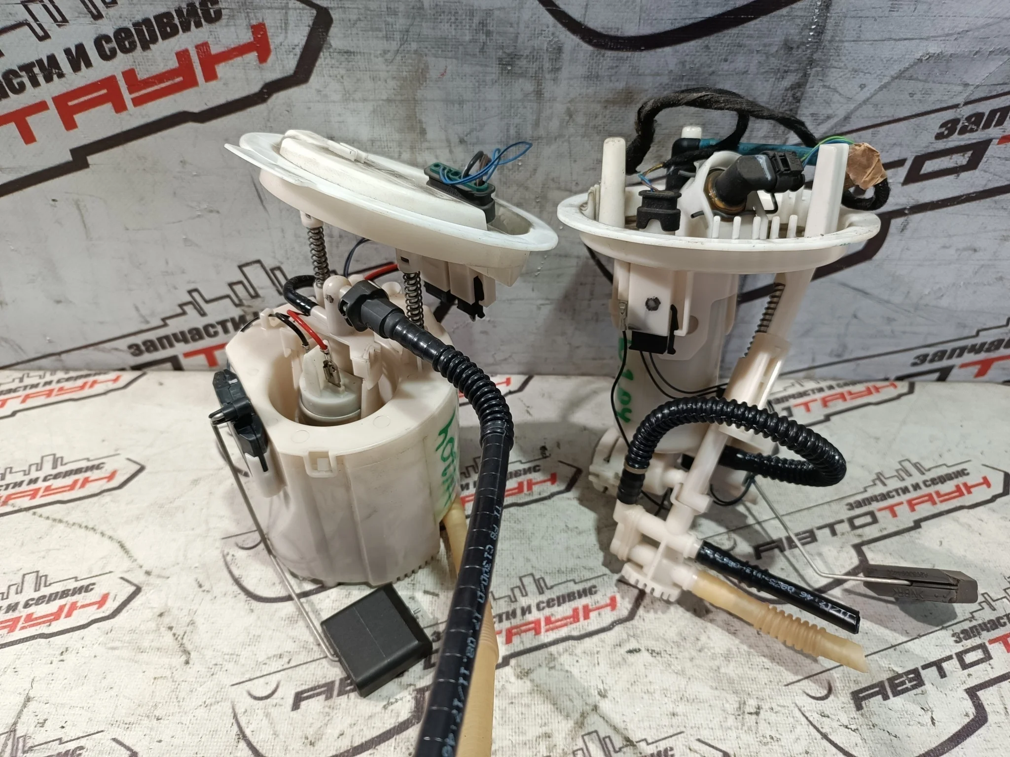 БЕНЗОНАСОС КОРПУС БЕНЗОНАСОСА В СБОРЕ MERCEDES-BENZ C-CLASS E-CLASS A207 C204 C207 S204 S212 W204 W212 ПРАВЫЙ ЛЕВЫЙ КОМПЛЕКТ A2044700294