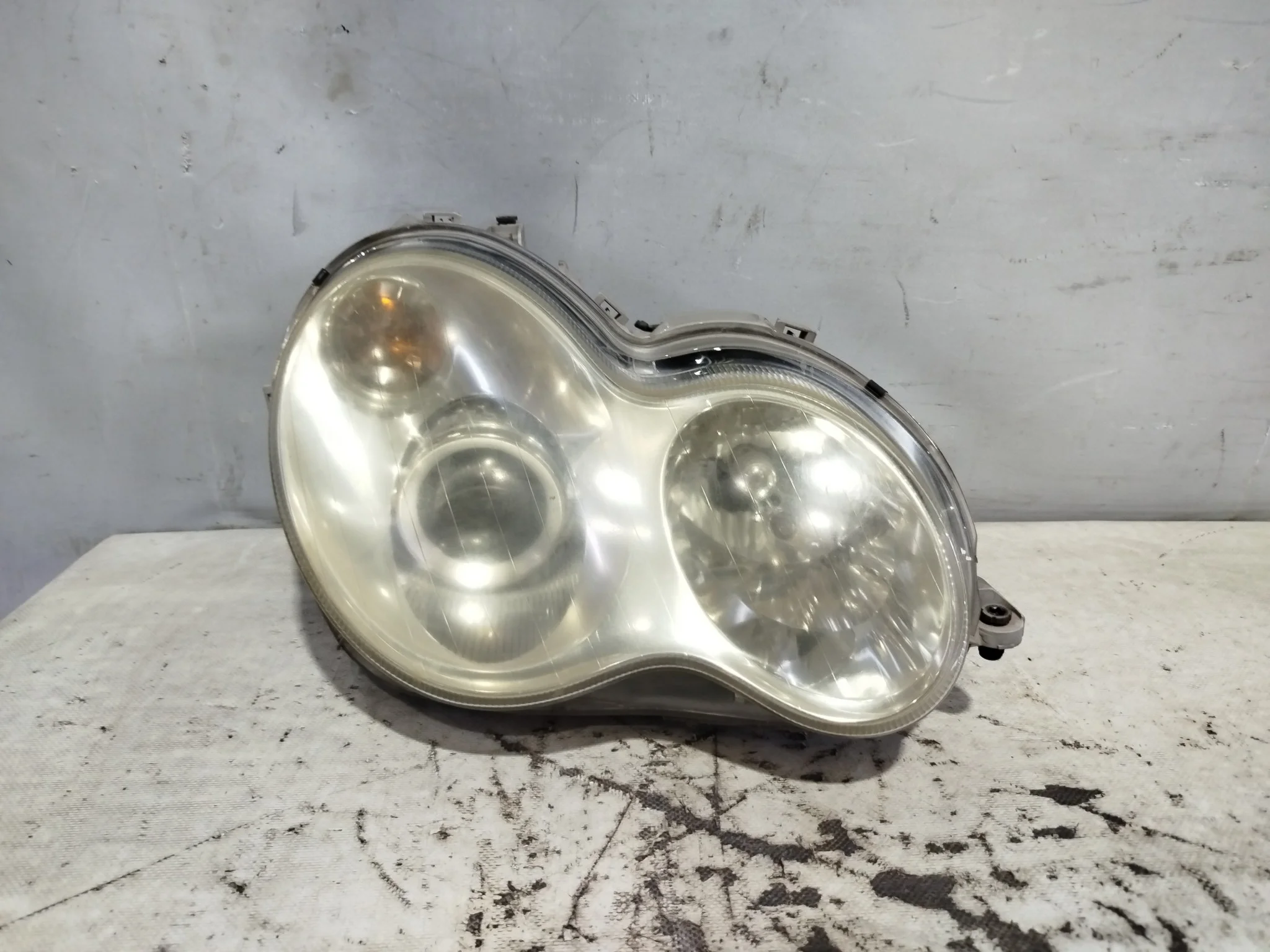 ФАРА MERCEDES-BENZ ПРАВО A2038204061 DY267Z