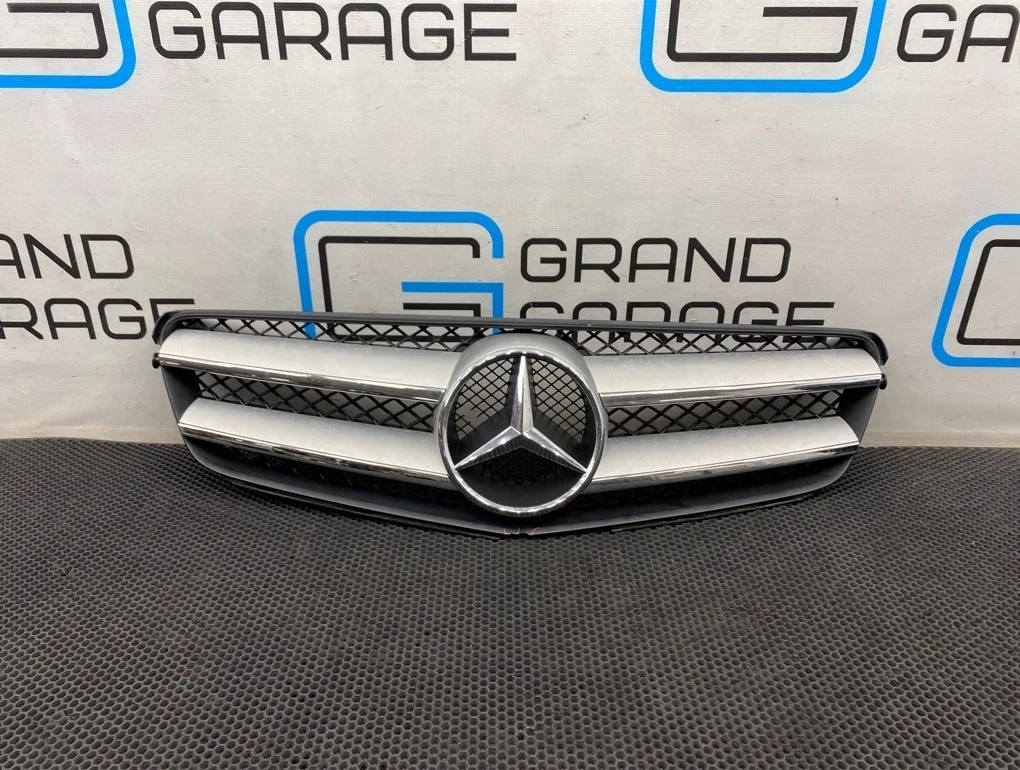Решетка радиатора Mercedes-Benz C-Class 2012 A2048802083 C204 271.820 1.8