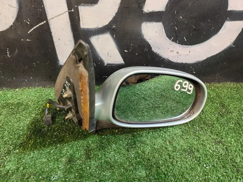 Зеркало правое Nissan Almera Classic B10