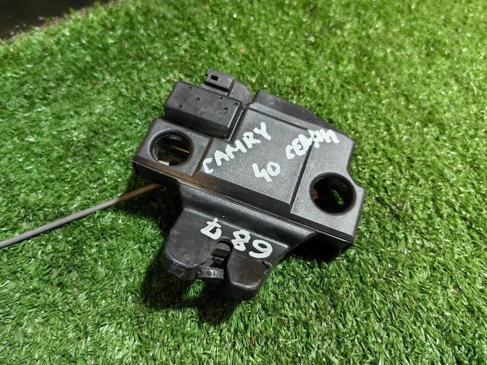 Замок багажника Toyota Camry VX40