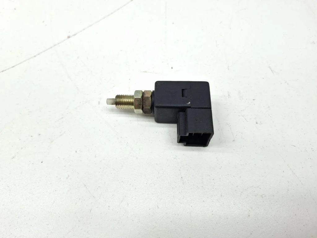 Датчик включения стопсигнала Hyundai Elantra 2009 HD