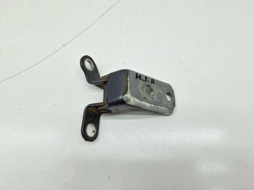 Петля двери задней правой нижняя Toyota Hilux 7 2012 AN10, AN20, AN30