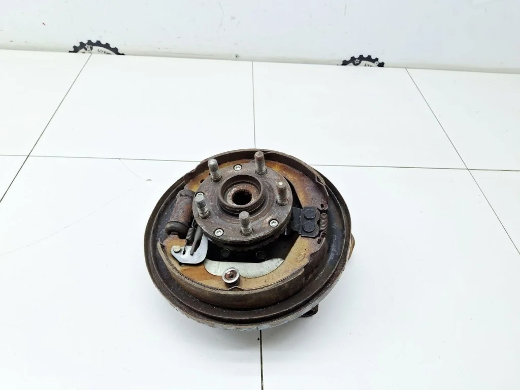 Кулак поворотный задний правый Subaru Impreza G11, GD, GG