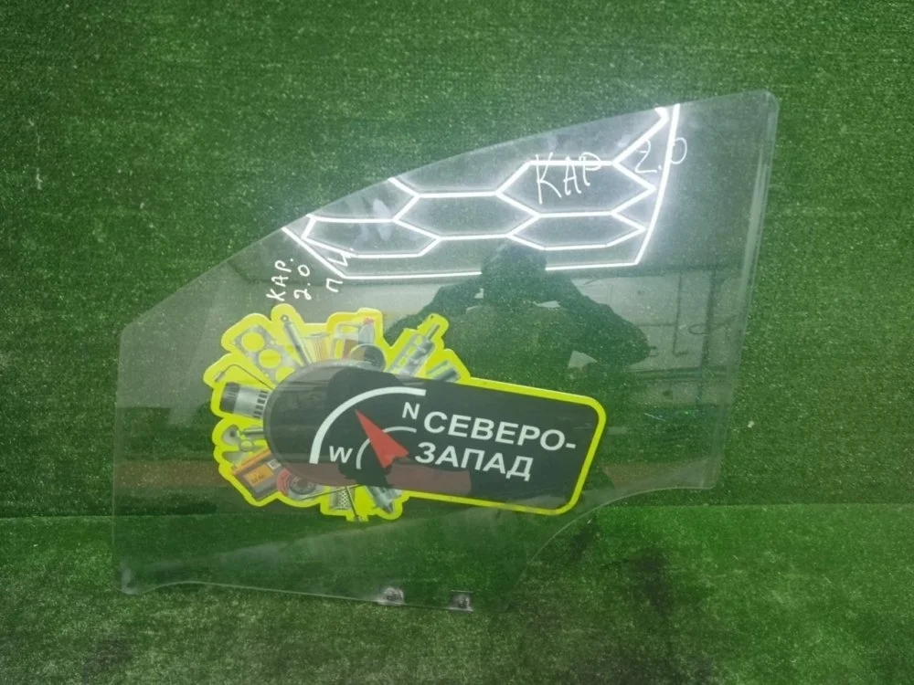 Стекло двери Renault Kaptur 2017 803018432R HHA F4R410, переднее левое