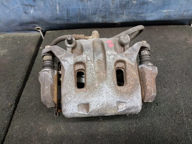 Суппорт тормозной Nissan Qashqai 2012 41001JD00A J10 2.0 MR20DE, передний правый