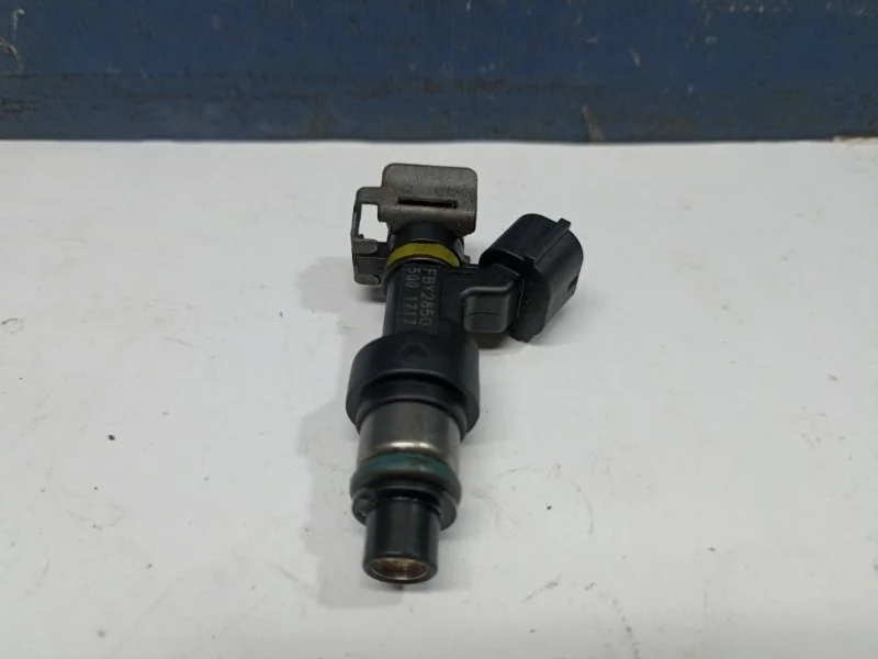 Форсунка топливная Nissan Qashqai 2012 16600EN200 J10 2.0 MR20DE