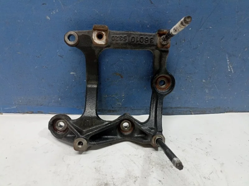 Кронштейн компрессора кондиционера Toyota Camry 2015 1250236010 ASV50 2.5 2AR-FE