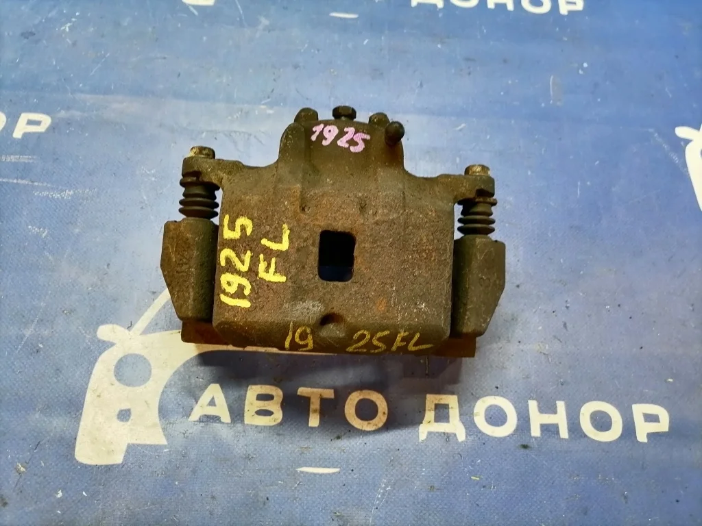 суппорт MITSUBISHI GRANDIS NA4W -