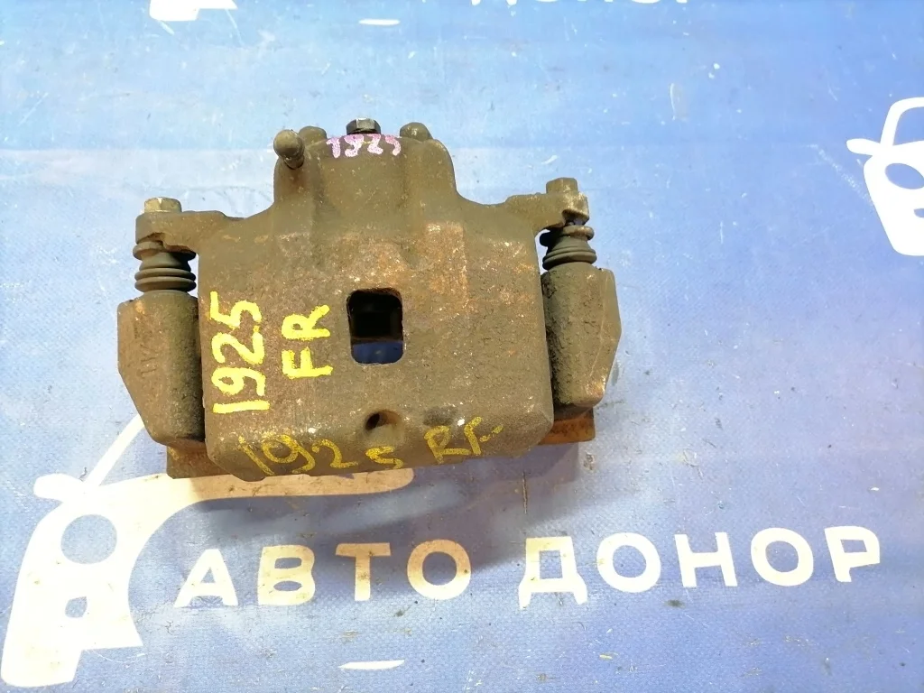 суппорт MITSUBISHI GRANDIS NA4W -