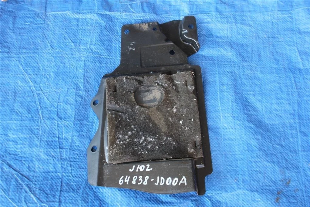 Б.у. пыльник двигателя NISSAN QASHQAI+2 JJ10 NISSAN QASHQAI+2 JJ10