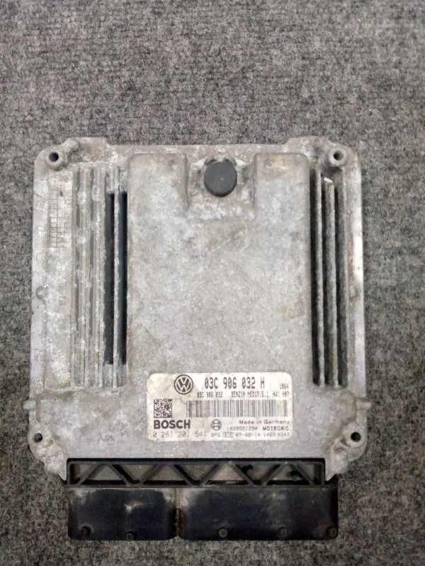Блок управления двигателем Volkswagen Touran 03C906032H BLG