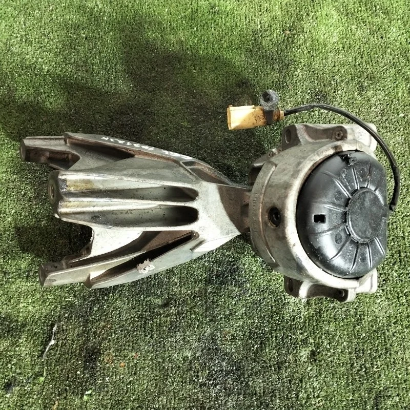 Опора двигателя Audi A6 8R0199381 CAE