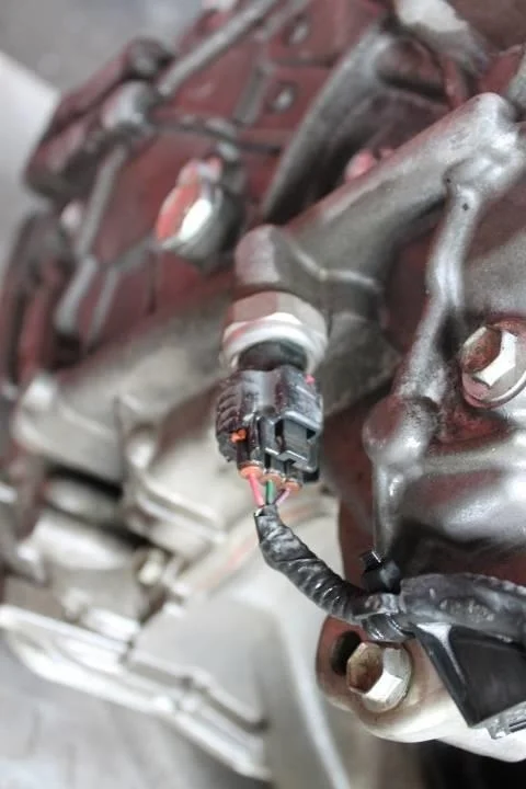 Б.у. датчик давления масла TOYOTA NOAH ZRR70 TOYOTA NOAH ZRR70