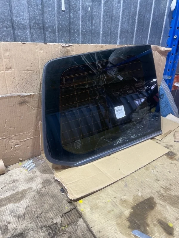 Стекло кузовное глухое правое Lexus Lx570 2011 6271060B61 URJ200 3UR-FE 5.7