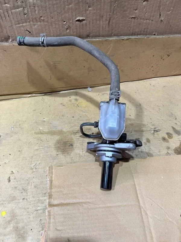 Главный тормозной цилиндр Toyota Highlander 2014 4720148200 GSU55 2GR-FE 3.5