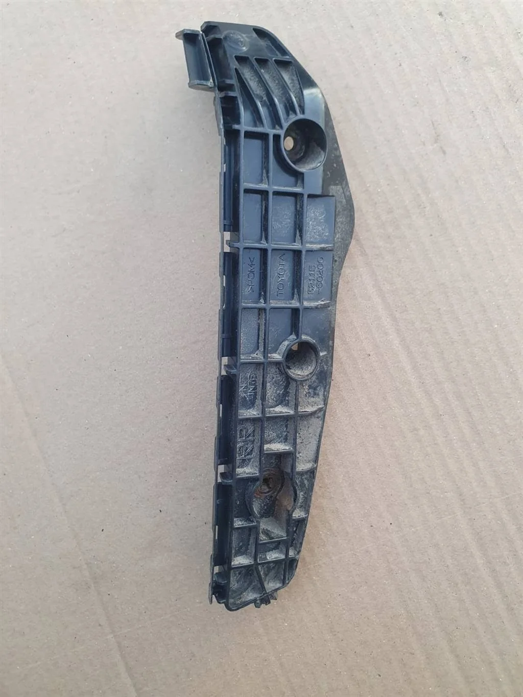 Кронштейн переднего бампера правый Toyota Land Cruiser Prado 150 рестайлинг (2013—2017)