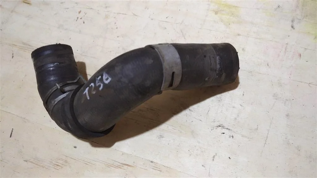 Б.у. патрубок радиатора TOYOTA AVENSIS AZT250 TOYOTA AVENSIS AZT250