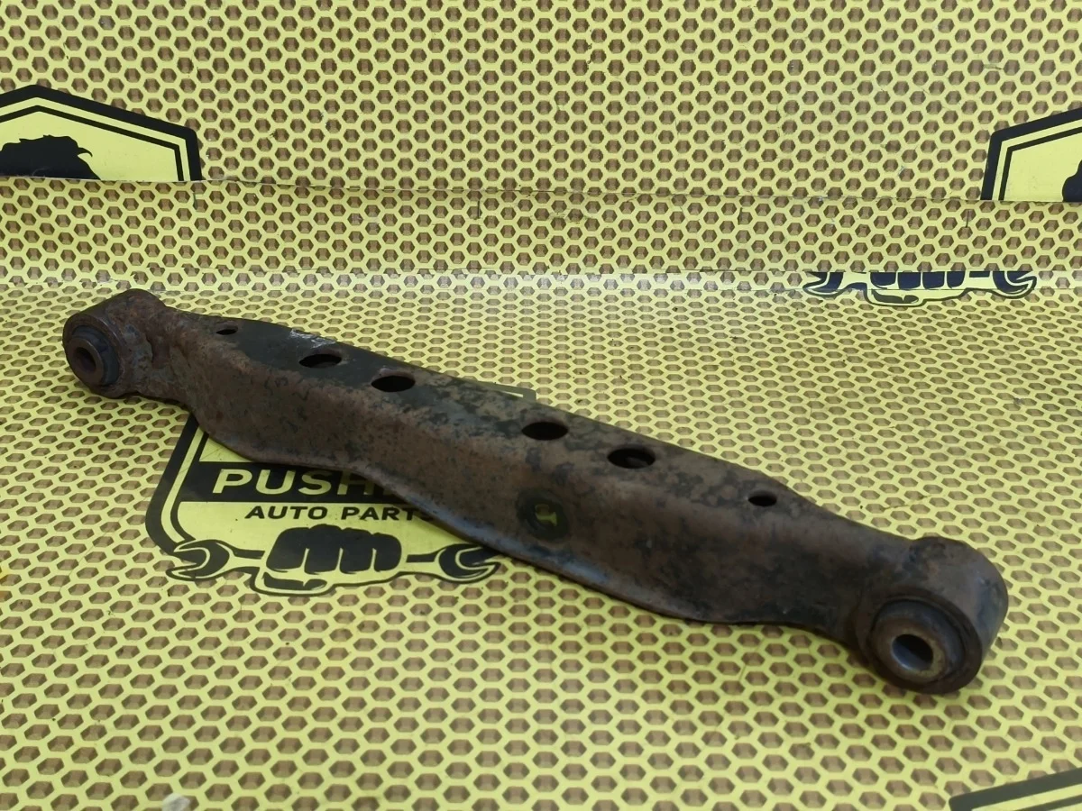 Рычаг поперечный нижний Nissan Juke 2011 551101KD0A F15 MR16DDT, правый