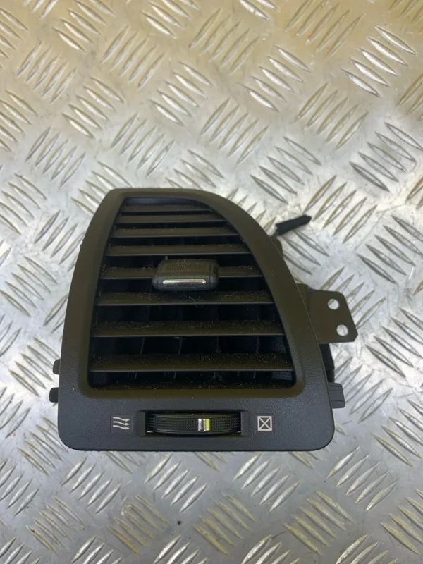 Дефлектор обдува салона Infiniti Fx 30D ( 2002-2013) 2010 687601CA0B 3.0 D V9X