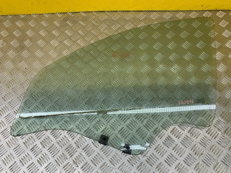 Стекло двери передней левой Dacia Duster 2010-2017 2016 803015990R 1.6 I