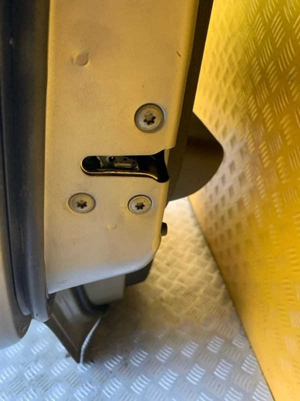 Замок двери задней левой Nissan Pathfinder (R51M) 2004-2013 2008 82501EB300 ВНЕДОРОЖНИК 2.5 D YD25DDTI